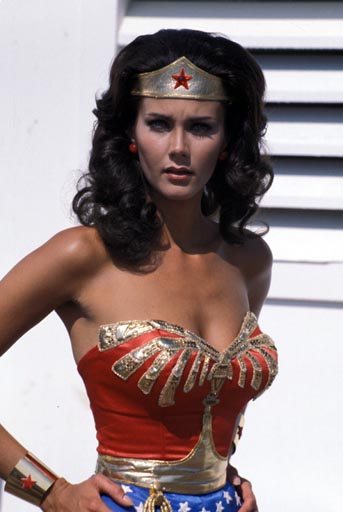 Lynda Carter Thinks The New Wonder Woman Looks “Fabulous”